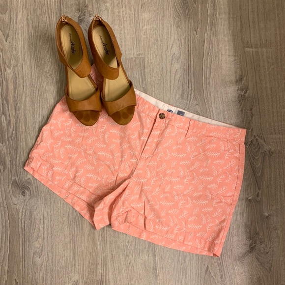 Women’s Old Navy Shorts - Picture 1 of 3